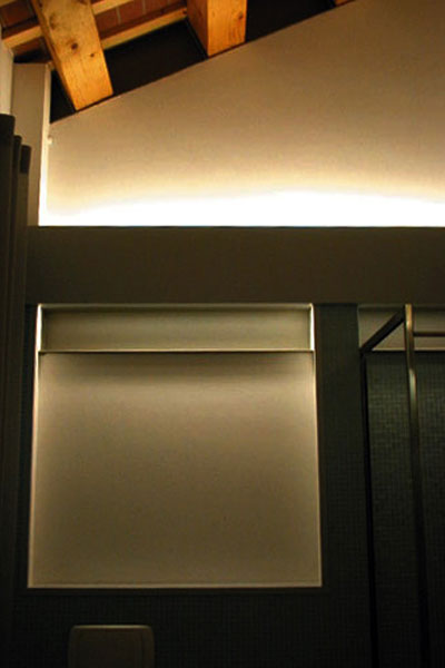 casa_house_abitazione_risistemazione_reorganization_interno_interiors_ristrutturazione_copertura_parete_acciaio_luce_light