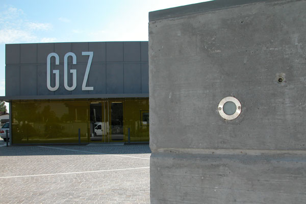 facciata_facade_fronte_front_view_pozzonovo_mirror_specchio_shiny_02