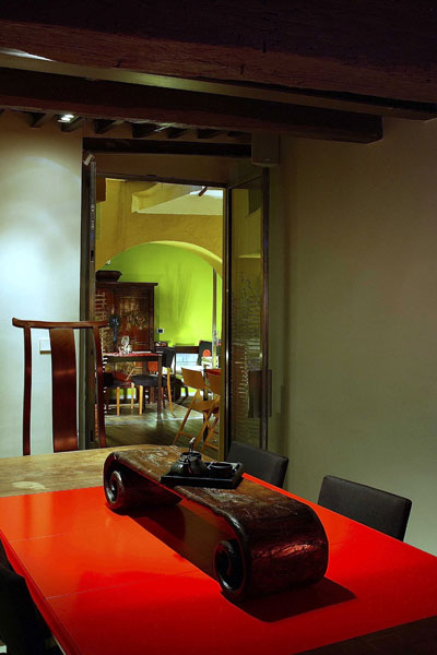 interno_interior_design_luxury_ristorante_cinese_chinese_restaurant_tea_green_te_the_sala_red_table