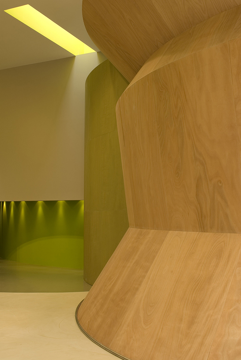 interno_interni_arredo_interiors_negozio_store_siste_vestiti_dress_showroom_boiserie