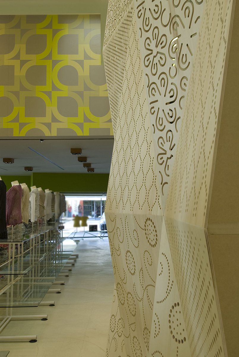 interno_interni_arredo_interiors_negozio_store_siste_vestiti_dress_showroom_pannelli_decorazione_decoration