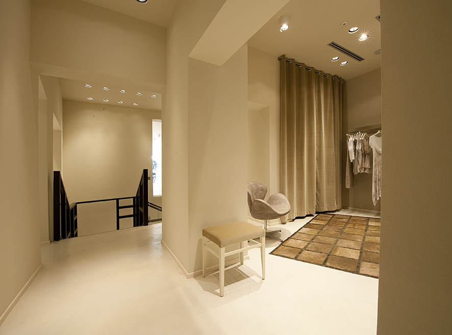 shop_store_interno_arredo_negozi_interiors_lusso_area_vendita_camerini_changingrooms_sistes_milano11