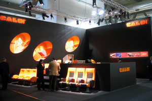 stand_caloi_black_orange_01